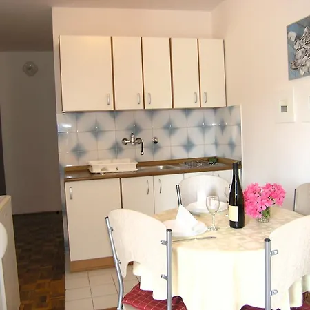 Kletus Apartment *